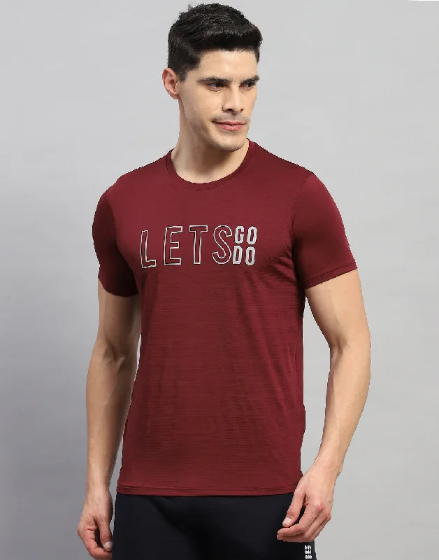 Men Maroon Self Design Round Neck Half Sleeve T-Shirt